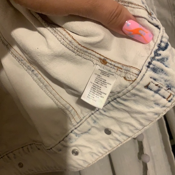 Boho Light Wash Ripped Frayed Denim Vest Jacket Juicy Couture Vintage Pin - Picture 6 of 9